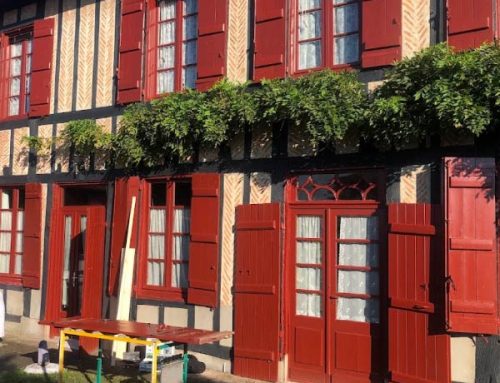 Réalisation de volets en pins des landes à Ychoux