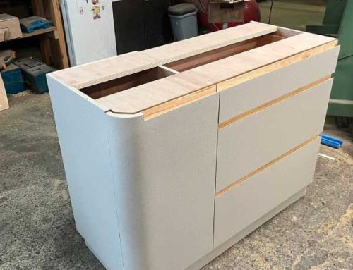 Meuble de bureau à tiroirs sur mesure